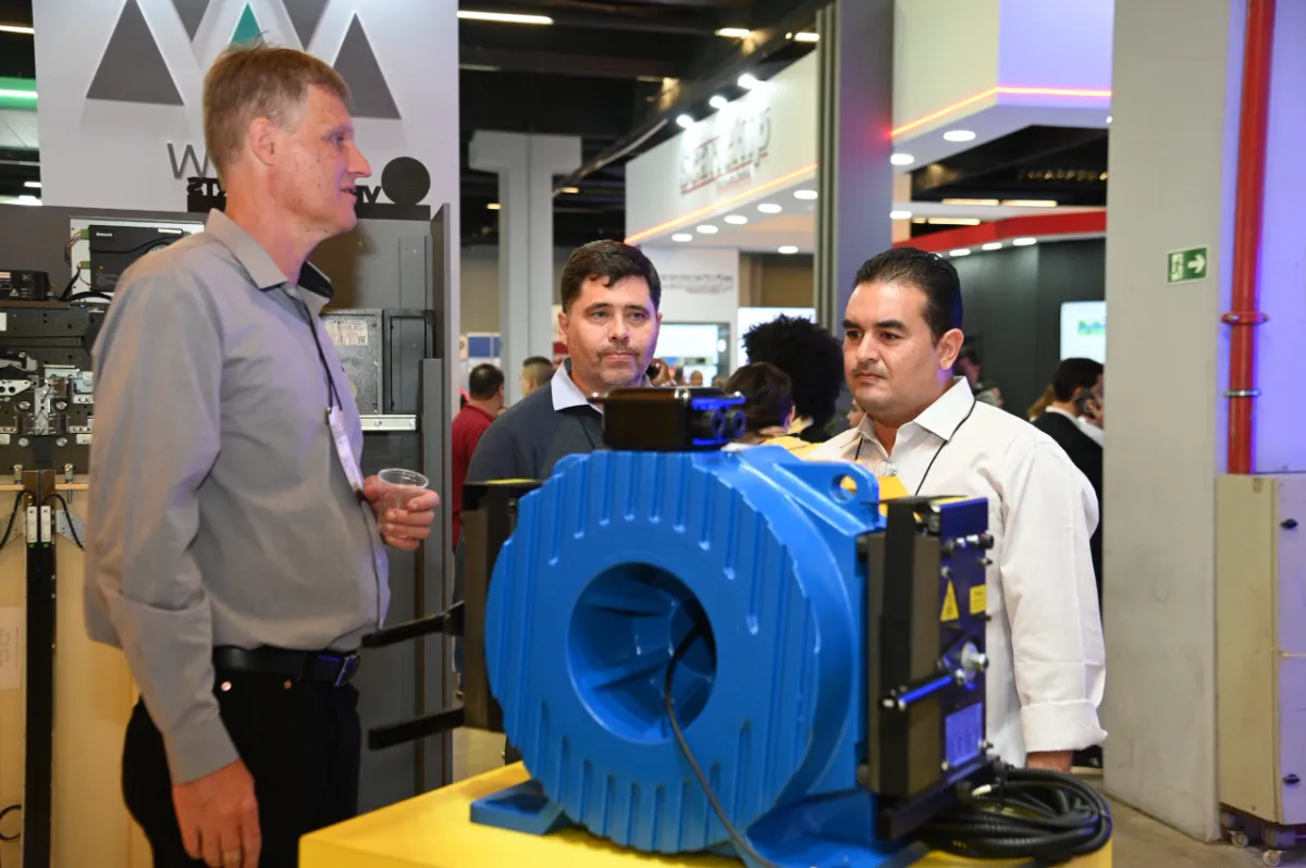 Máquina gearless em demonstração